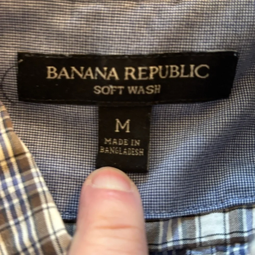 Men’s Banana Republic Soft Wash Long Sleeve Plaid Button up.‎ Size M, Brown.